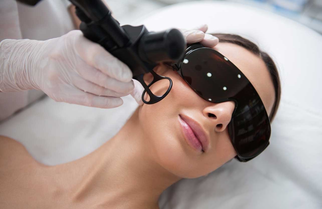 Lazer Tedavileri: Akne İzlerinden Cilt Lekelerine Kapsamlı Rehber